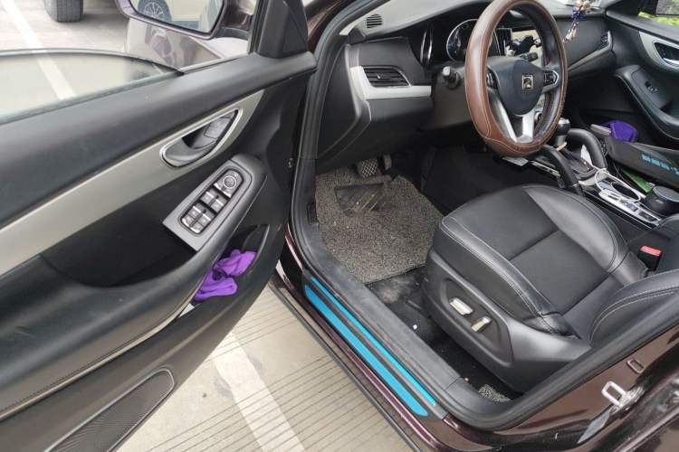 Used Zotye SR7 2016 1.5T CVT Cube Heart Edition China V Standard Driver Seat