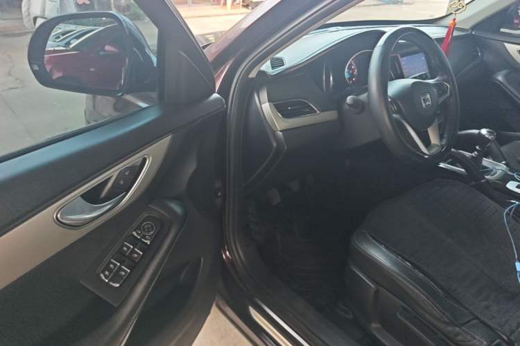 Used Zotye SR7 2016 1.5T Manual Cube Road Edition China V Standard Driver Seat