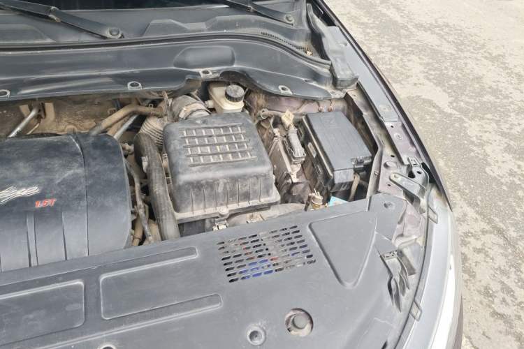 Used Zotye SR7 2016 1.5T Manual Cube Road Edition China V Standard Engine Bay Left