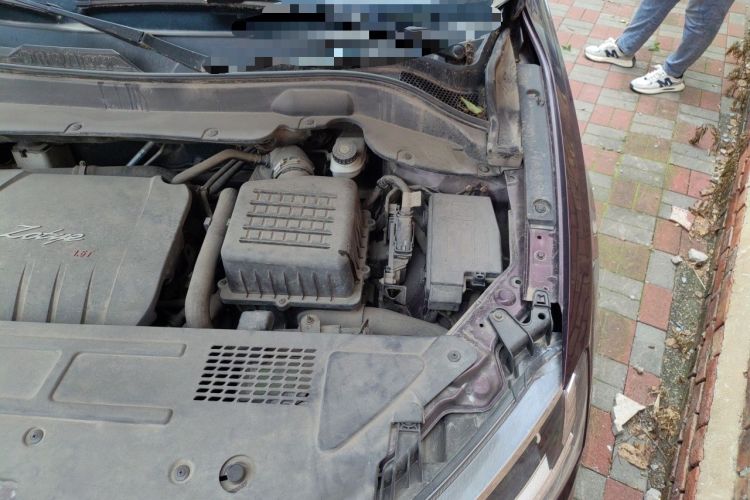 Used Zotye SR7 2016 1.5T CVT Cube Road Edition China V Standard Engine Bay Left