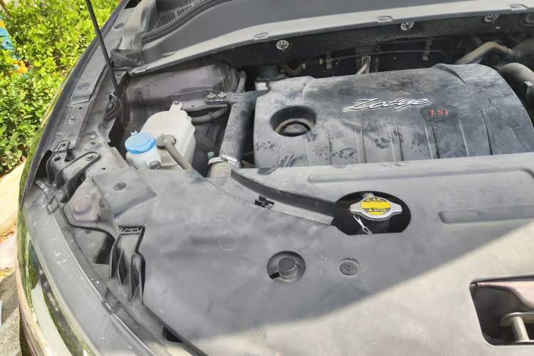 Used Zotye SR7 2016 1.5T Manual Cube Heart Edition China IV Standard Engine Bay Right