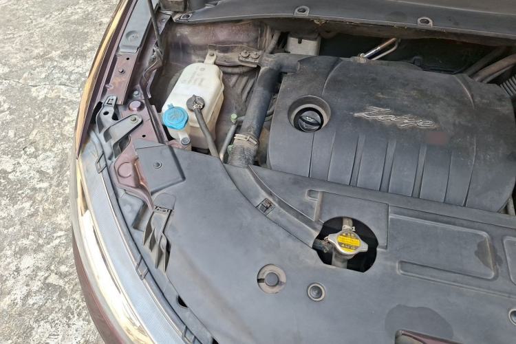 Used Zotye SR7 2016 1.5T Manual Cube Road Edition China V Standard Engine Bay Right