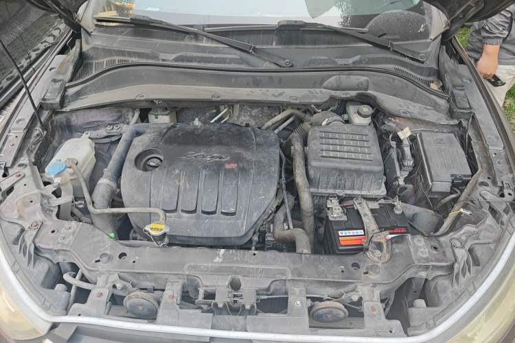 Used Zotye SR7 2016 1.5T Manual Cube Road Edition China V Standard Engine Bay