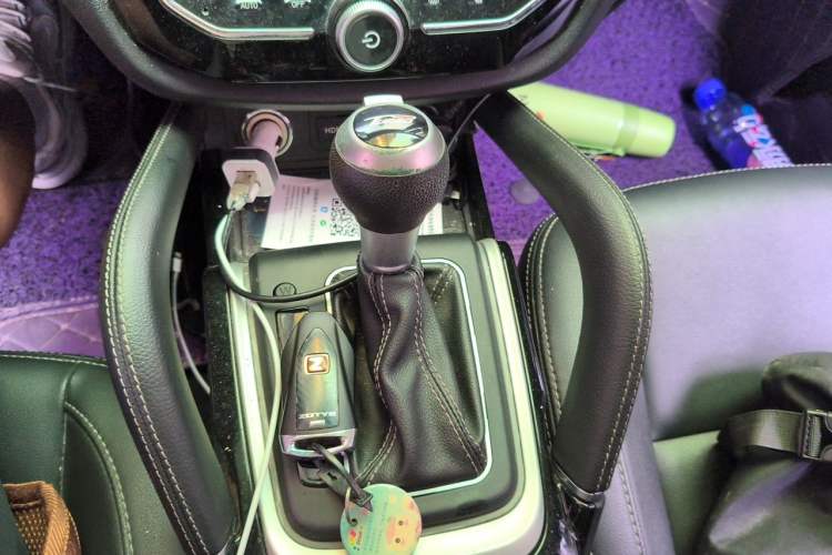 Used Zotye SR7 2016 1.5T CVT Cube Heart Edition China IV Standard Gear Lever