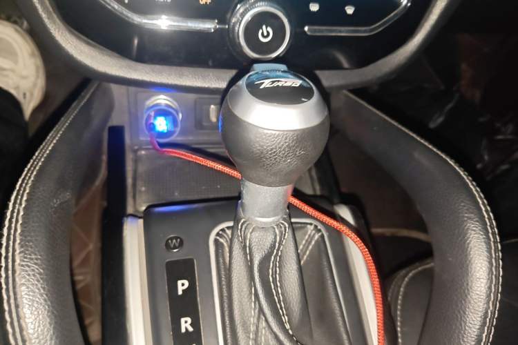 Used Zotye SR7 2016 1.5T CVT Cube Heart Edition China V Standard Gear Lever
