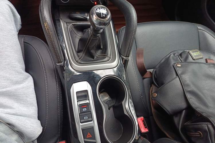 Used Zotye SR7 2016 1.5T Manual Cube Road Edition China V Standard Gear Lever