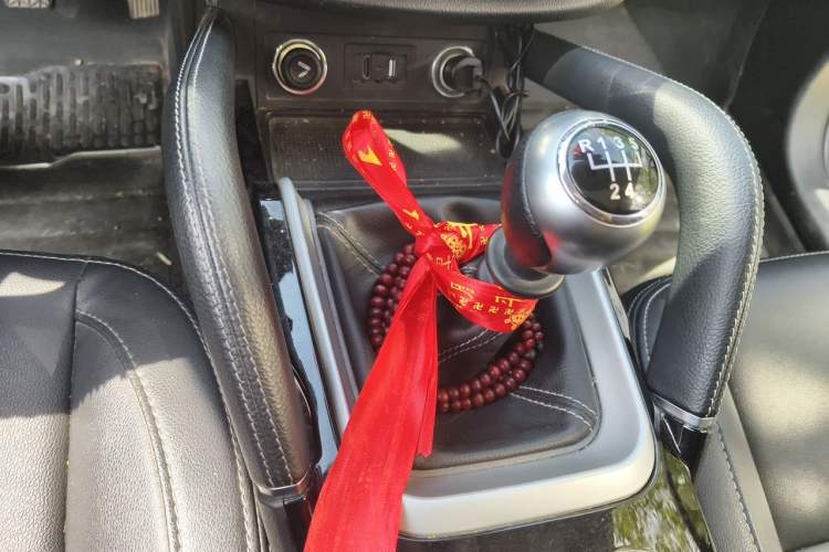 Used Zotye SR7 2016 1.5T Manual Cube Heart Edition China IV Standard Gear Lever