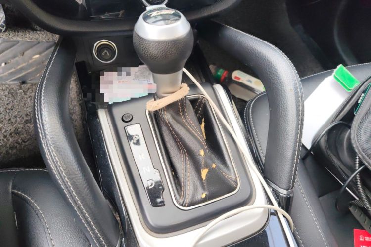 Used Zotye SR7 2016 1.5T CVT Cube Heart Edition China V Standard Gear Lever