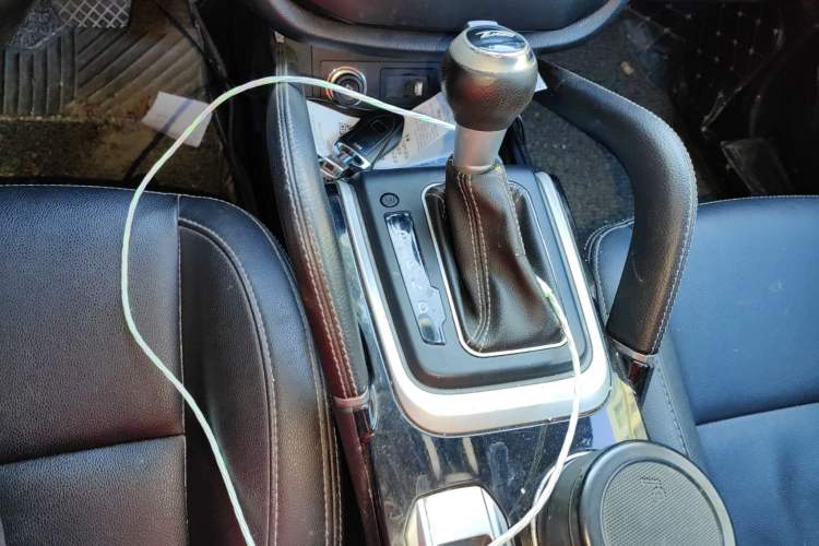 Used Zotye SR7 2016 1.5T CVT Cube Road Edition China V Standard Gear Lever