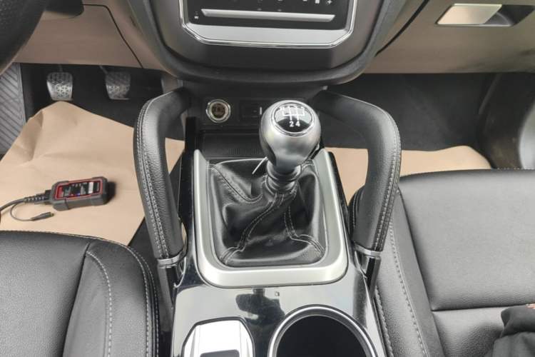 Used Zotye SR7 2016 1.5T Manual Cube Road Edition China V Standard Gear Lever
