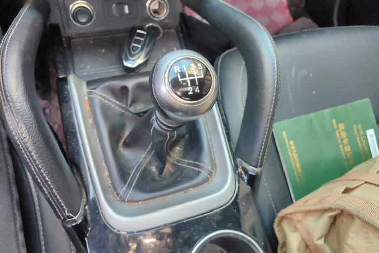 Used Zotye SR7 2016 1.5T Manual Cube Heart Edition China IV Standard Gear Lever