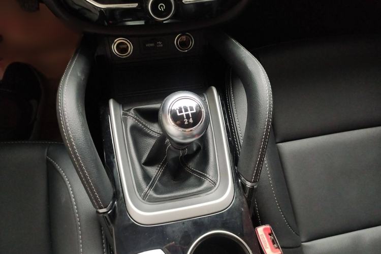 Used Zotye SR7 2016 1.5T Manual Cube Dream Edition China V Standard Gear Lever