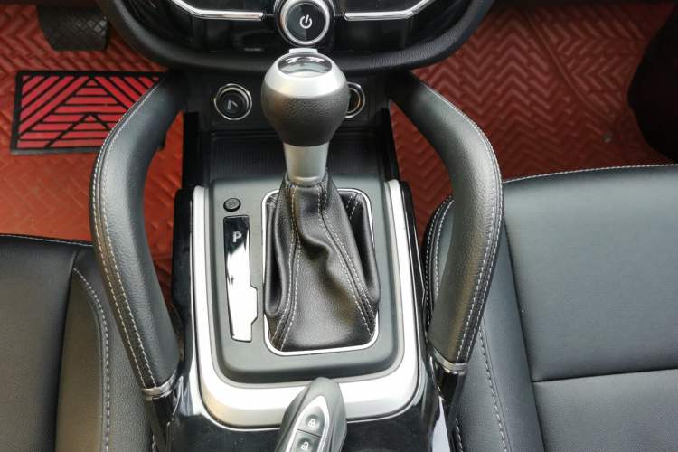 Used Zotye SR7 2016 1.5T CVT Cube Heart Edition China V Standard Gear Lever