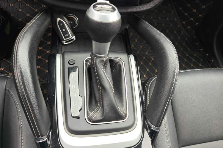 Used Zotye SR7 2016 1.5T CVT Cube Heart Edition China V Standard Gear Lever