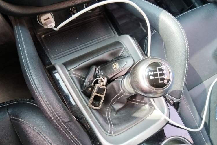 Used Zotye SR7 2016 1.5T Manual Cube Road Edition China V Standard Gear Lever