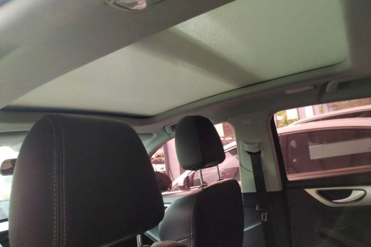 Used Zotye SR7 2016 1.5T Manual Cube Dream Edition China V Standard Headliner