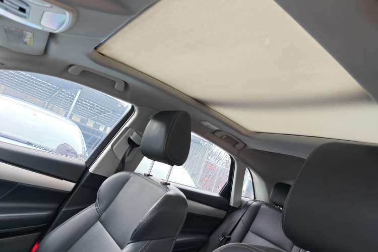 Used Zotye SR7 2016 1.5T CVT Cube Heart Edition China V Standard Headliner