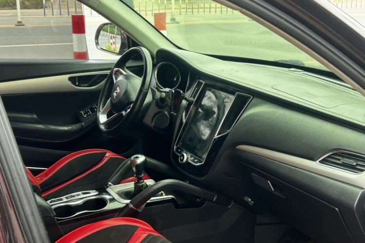 Used Zotye SR7 2016 1.5T Manual Cube Heart Edition China V Standard Interior 2
