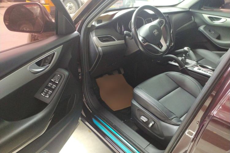 Used Zotye SR7 2016 1.5T Manual Cube Dream Edition China V Standard Interior 2