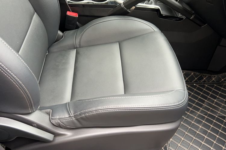 Used Zotye SR7 2016 1.5T Manual Cube Heart Edition China IV Standard Interior 2