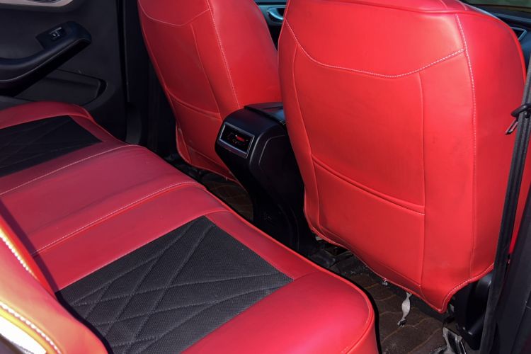 Used Zotye SR7 2016 1.5T Manual Cube Heart Edition China V Standard Interior 4