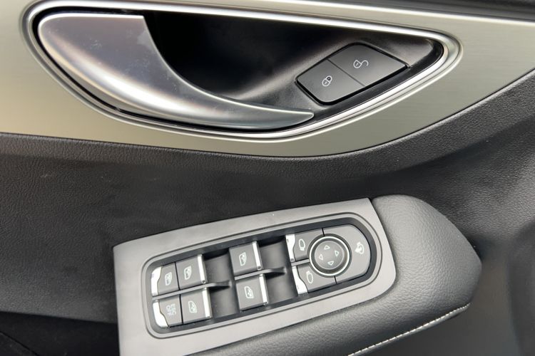 Used Zotye SR7 2016 1.5T Manual Cube Heart Edition China IV Standard Interior 7