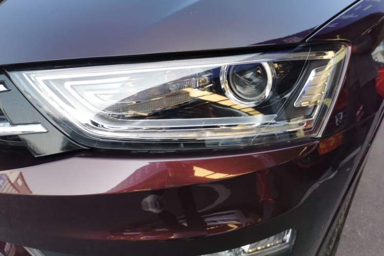 Used Zotye SR7 2016 1.5T CVT Cube Heart Edition China V Standard Left Front Headlight