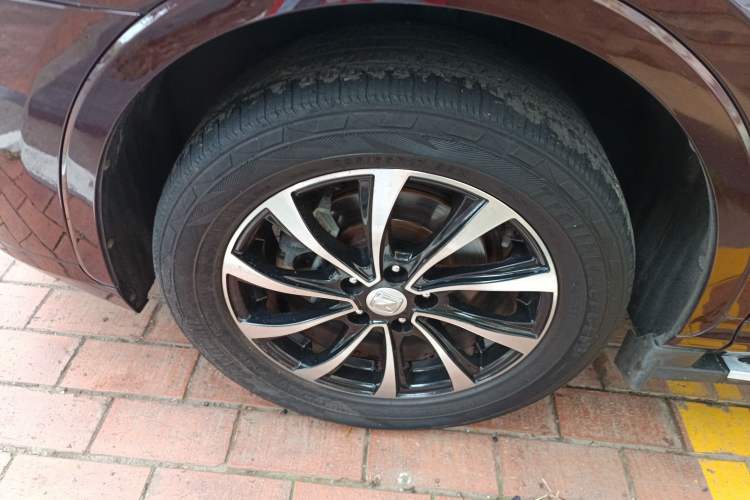 Used Zotye SR7 2016 1.5T Manual Cube Road Edition China V Standard Left Front Wheel Hub