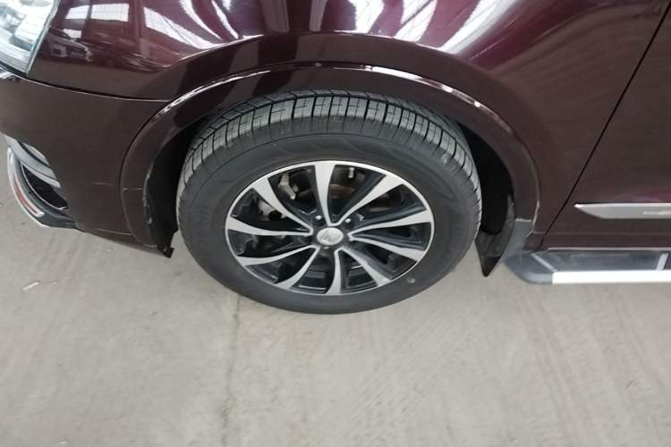 Used Zotye SR7 2016 1.5T CVT Cube Heart Edition China V Standard Left Front Wheel Hub
