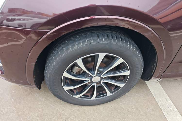 Used Zotye SR7 2016 1.5T CVT Cube Heart Edition China V Standard Left Front Wheel Hub