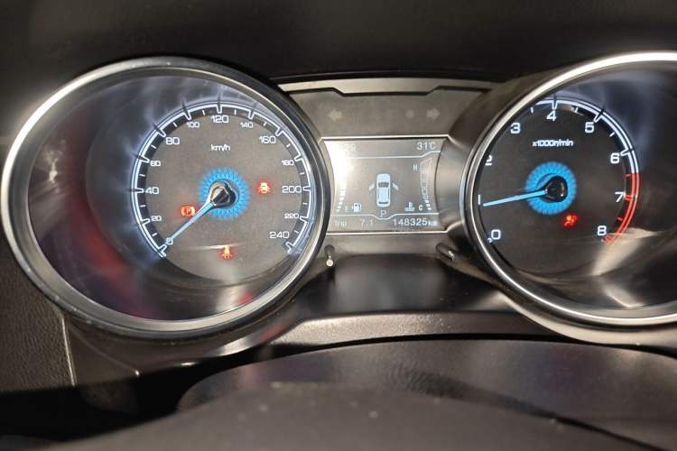 Used Zotye SR7 2016 1.5T CVT Cube Heart Edition China V Standard Odometer Close Up