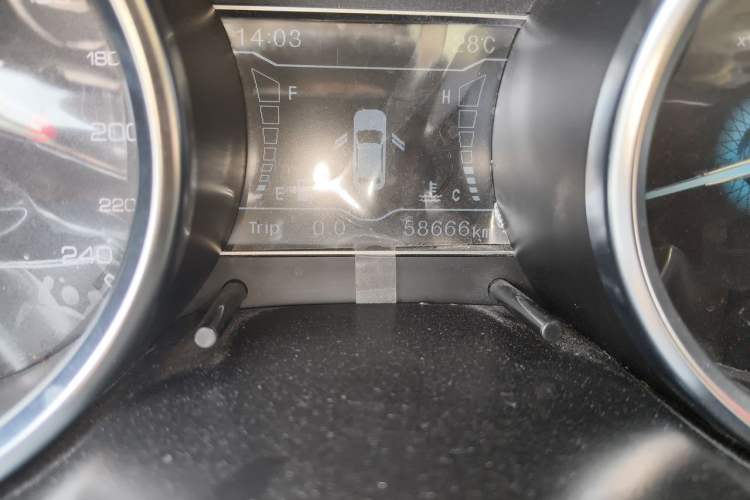 Used Zotye SR7 2016 1.5T Manual Cube Heart Edition China IV Standard Odometer Close Up