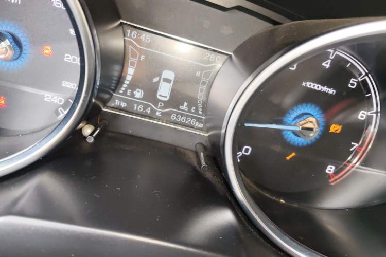 Used Zotye SR7 2016 1.5T CVT Cube Heart Edition China V Standard Odometer Close Up