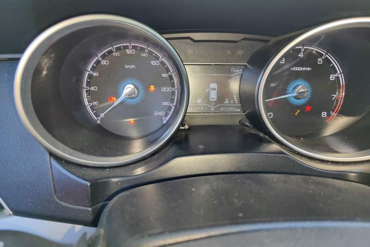 Used Zotye SR7 2016 1.5T CVT Cube Road Edition China V Standard Odometer Close Up