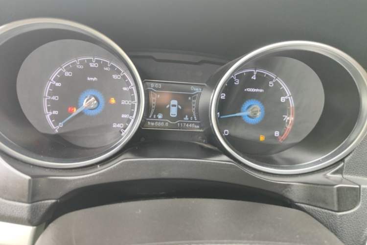 Used Zotye SR7 2016 1.5T Manual Cube Road Edition China V Standard Odometer Close Up