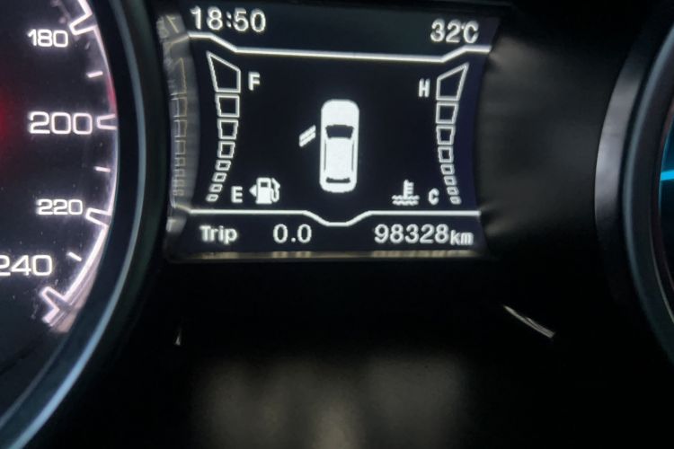 Used Zotye SR7 2016 1.5T Manual Cube Heart Edition China V Standard Odometer Close Up