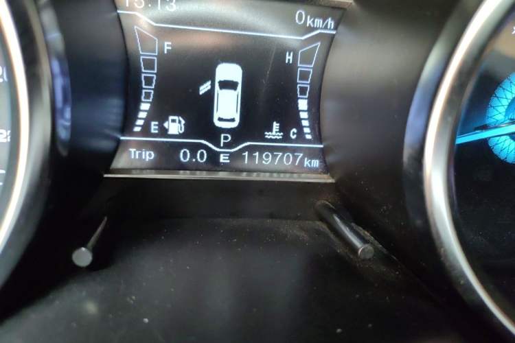 Used Zotye SR7 2016 1.5T CVT Cube Road Edition China V Standard Odometer Close Up