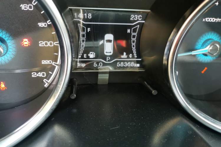 Used Zotye SR7 2016 1.5T CVT Cube Heart Edition China V Standard Odometer Close Up