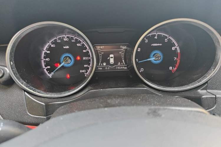 Used Zotye SR7 2016 1.5T Manual Cube Road Edition China V Standard Odometer Close Up