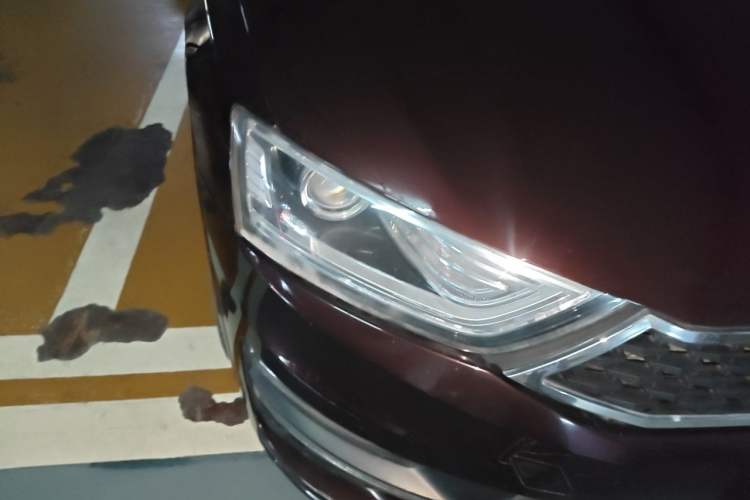 Used Zotye SR7 2016 1.5T CVT Cube Heart Edition China V Standard Right Front Headlight