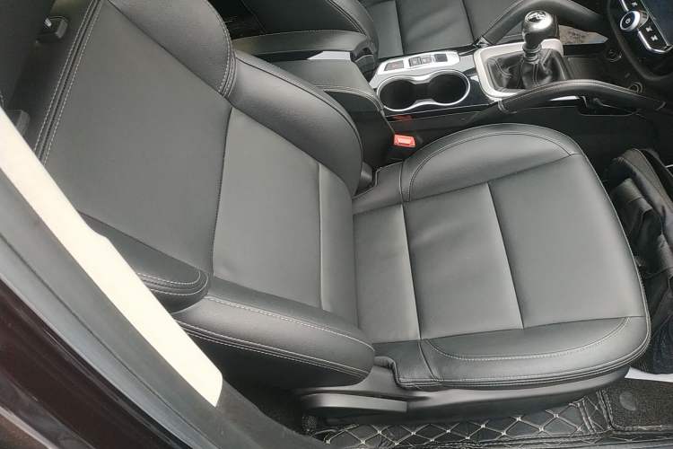 Used Zotye SR7 2016 1.5T Manual Cube Heart Edition China V Standard Right Front Seat