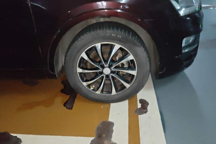 Used Zotye SR7 2016 1.5T CVT Cube Heart Edition China V Standard Right Front Wheel Hub
