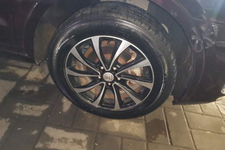 Used Zotye SR7 2016 1.5T Manual Cube Road Edition China V Standard Right Front Wheel Hub