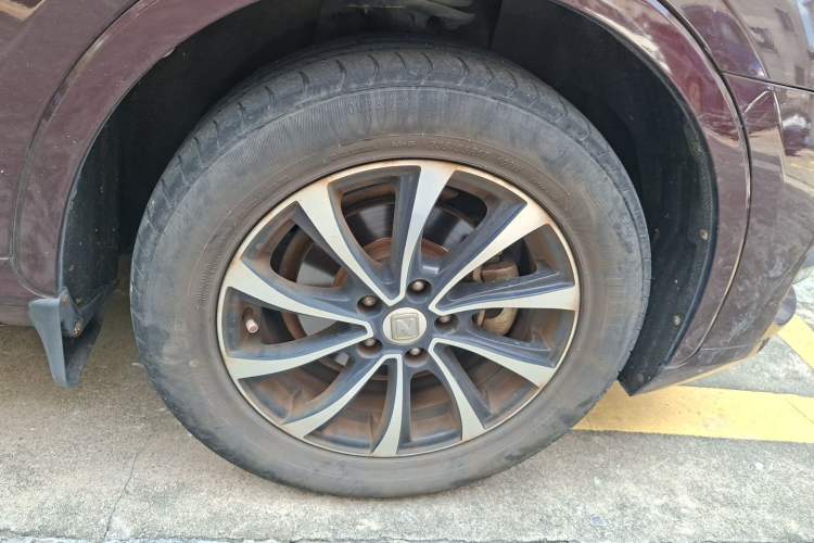 Used Zotye SR7 2016 1.5T Manual Cube Road Edition China V Standard Right Front Wheel Hub