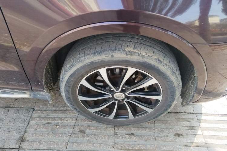 Used Zotye SR7 2016 1.5T Manual Cube Road Edition China V Standard Right Front Wheel Hub