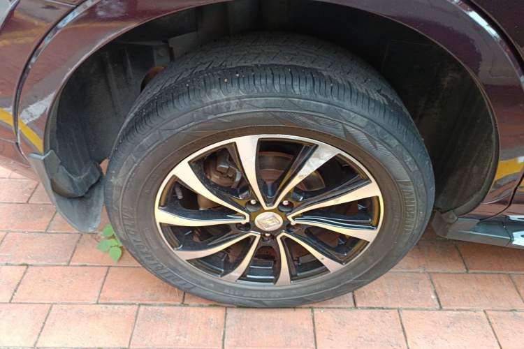 Used Zotye SR7 2016 1.5T Manual Cube Road Edition China V Standard Right Rear Wheel Hub