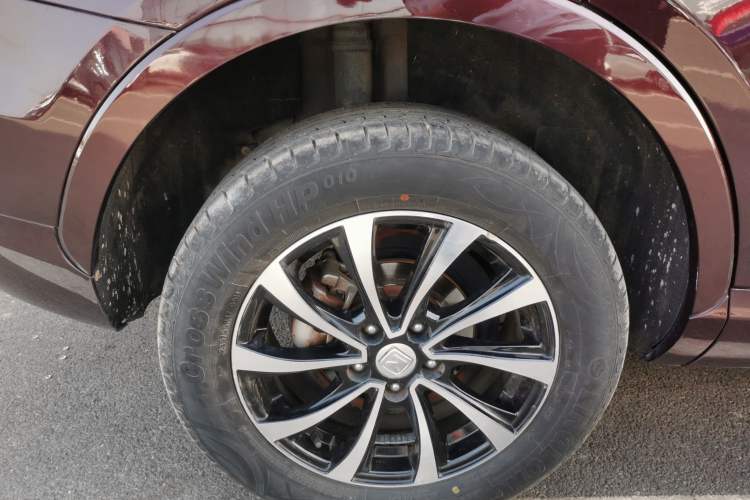 Used Zotye SR7 2016 1.5T CVT Cube Heart Edition China V Standard Right Rear Wheel Hub