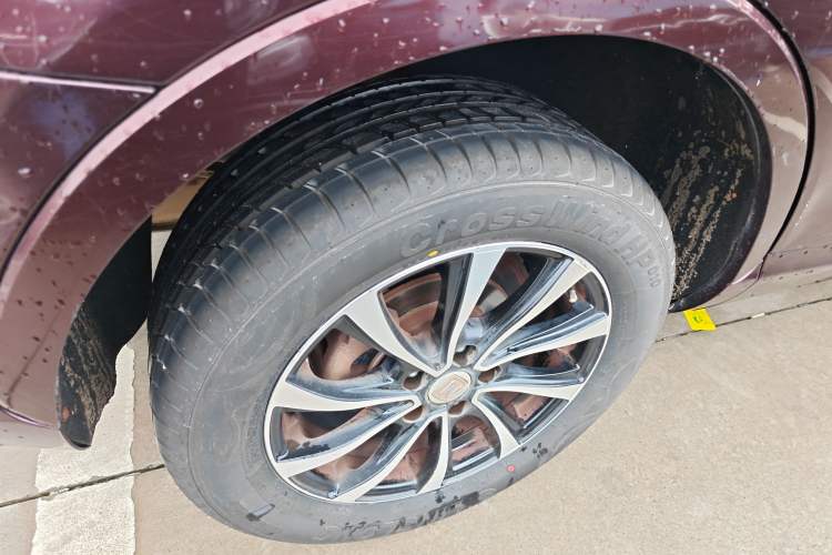 Used Zotye SR7 2016 1.5T CVT Cube Heart Edition China V Standard Right Rear Wheel Hub