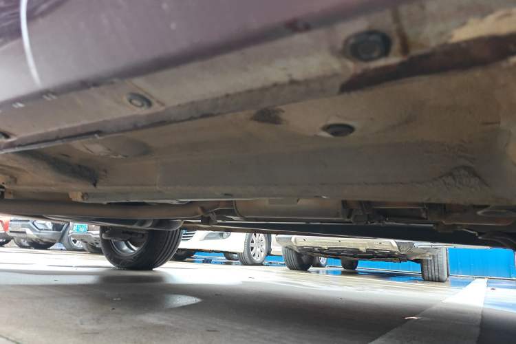 Used Zotye SR7 2016 1.5T CVT Cube Heart Edition China V Standard Right Side Sill