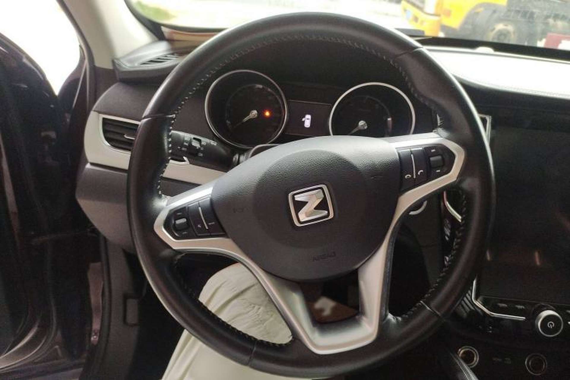 Used Zotye SR7 2016 1.5T Manual Cube Dream Edition China V Standard Steering Wheel
